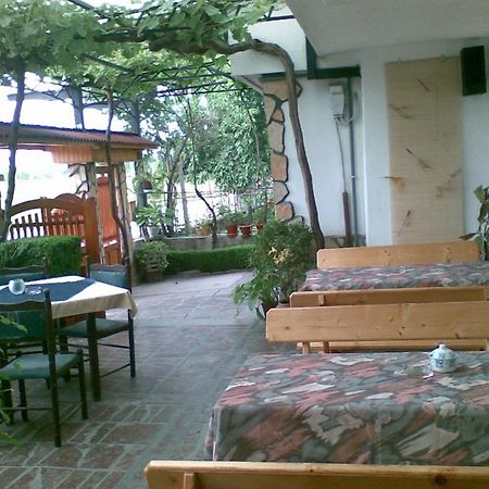 Family Hotel Natalis Hisarya Exterior photo